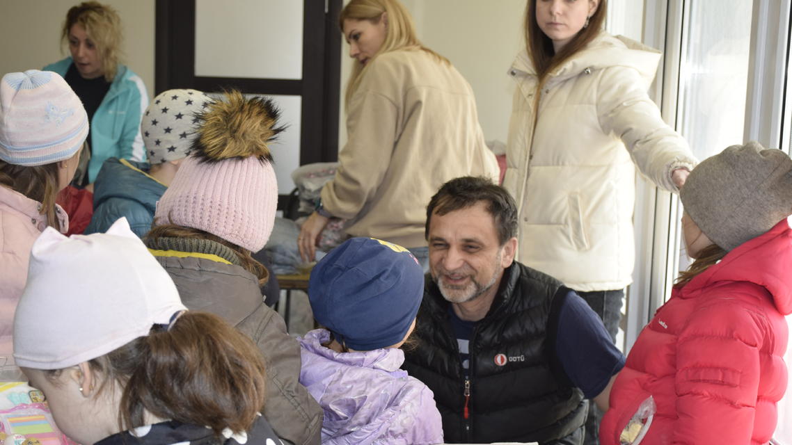 Служили детям-сиротам, эвакуированным из ДНР